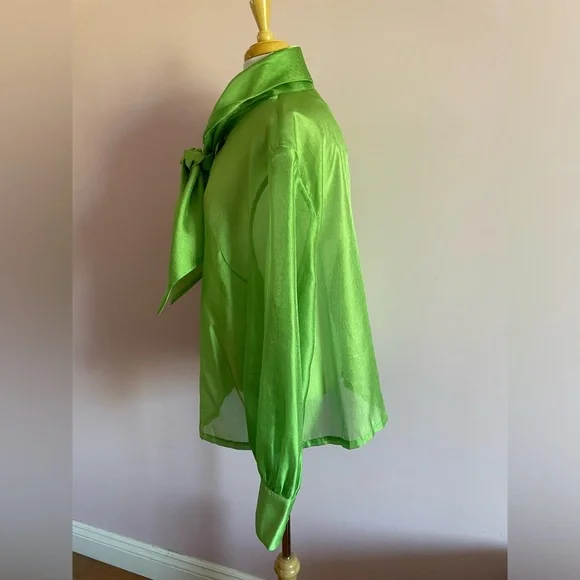 Elegant Shimmering Green Women's Blouse - Picture 5 of 10